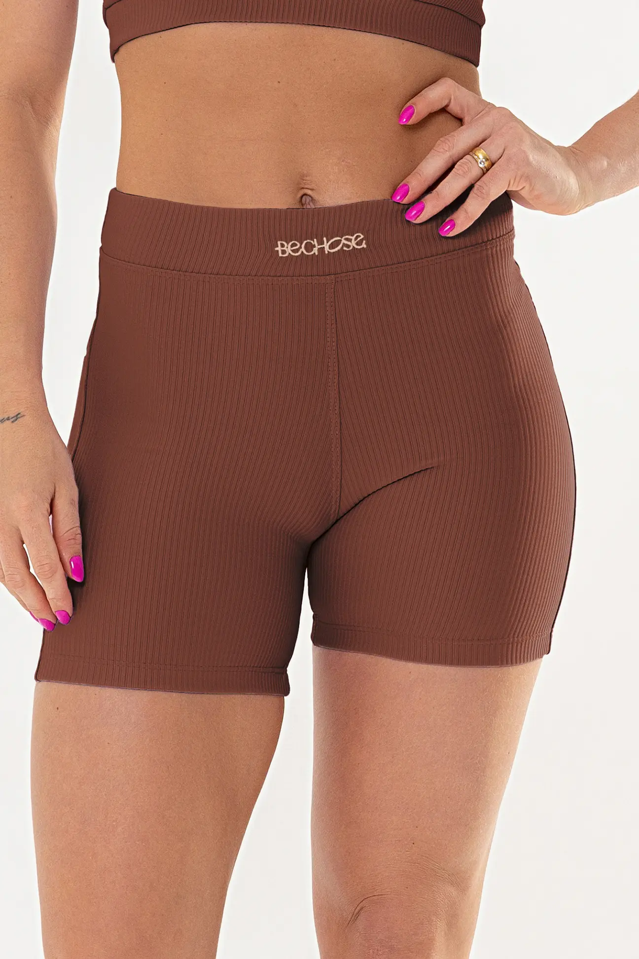 shorts-peonia-marrom-pantone-canelado-1 Shorts Peonia Marrom Pantone Canelado - Imagem 1
